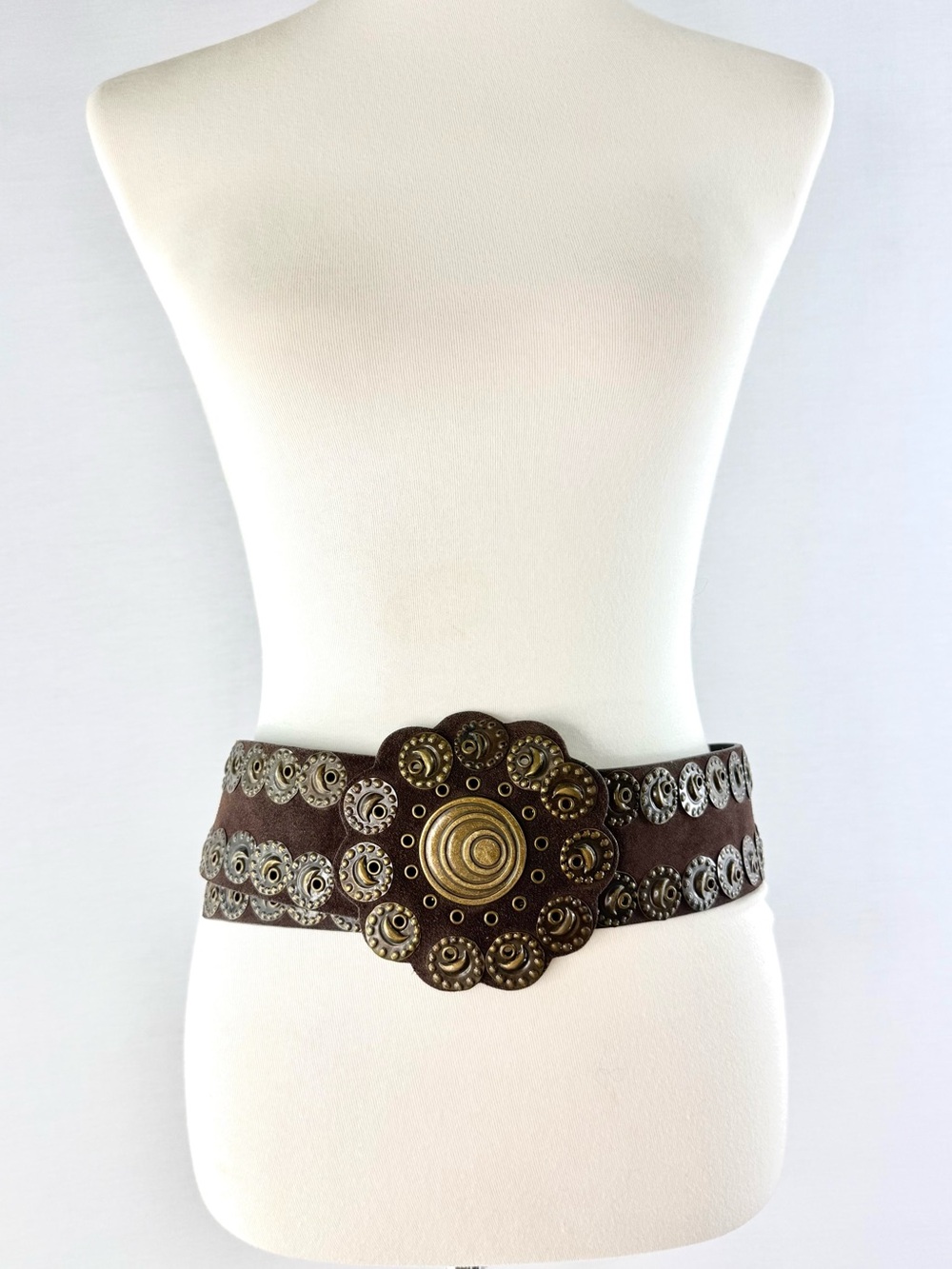 Lake Shore Drive Vintage Brown Leather and Brass Decorative Waist Belt - Picture 3 of 11